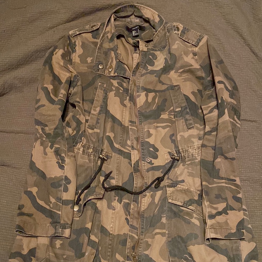 Forever 21 camo jacket size large
